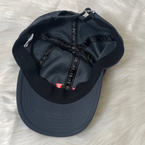 Under Armour Gray Hat with Vibrant Pink Logo - Picture 5 of 8